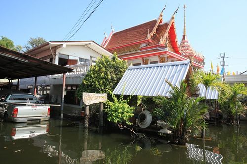 ภาพ No.4075:มูลนิธิธรรมกายช่วยภัยน้ำท่วม ปี พ.ศ.2554 ที่วัดเขียนเขต