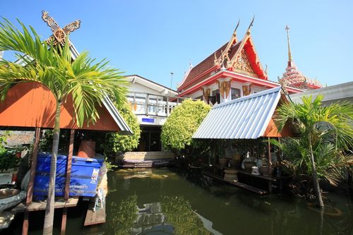 ภาพ No.4077:มูลนิธิธรรมกายช่วยภัยน้ำท่วม ปี พ.ศ.2554 ที่วัดเขียนเขต