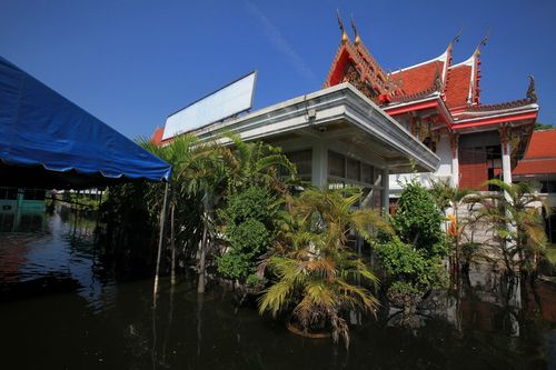 ภาพ No.4082:มูลนิธิธรรมกายช่วยภัยน้ำท่วม ปี พ.ศ.2554 ที่วัดเขียนเขต