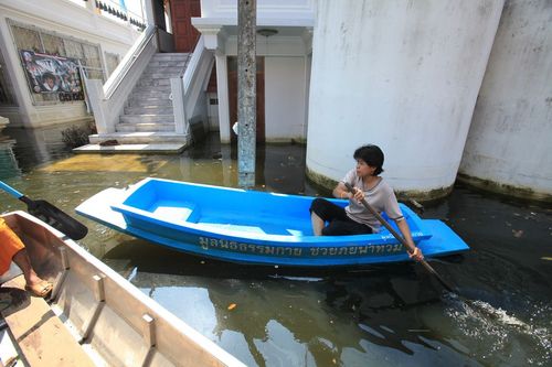 ภาพ No.4079:มูลนิธิธรรมกายช่วยภัยน้ำท่วม ปี พ.ศ.2554 ที่วัดเขียนเขต