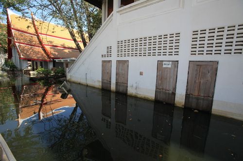 ภาพ No.4080:มูลนิธิธรรมกายช่วยภัยน้ำท่วม ปี พ.ศ.2554 ที่วัดเขียนเขต