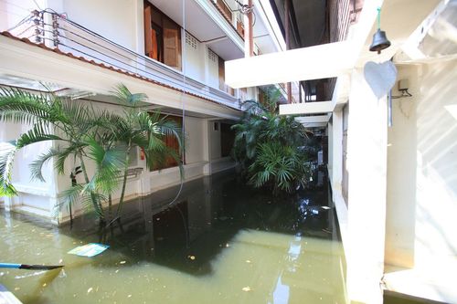 ภาพ No.4089:มูลนิธิธรรมกายช่วยภัยน้ำท่วม ปี พ.ศ.2554 ที่วัดเขียนเขต