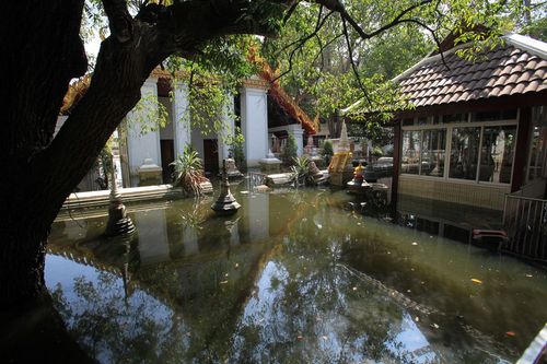 ภาพ No.4091:มูลนิธิธรรมกายช่วยภัยน้ำท่วม ปี พ.ศ.2554 ที่วัดเขียนเขต