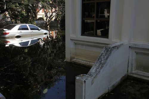 ภาพ No.4090:มูลนิธิธรรมกายช่วยภัยน้ำท่วม ปี พ.ศ.2554 ที่วัดเขียนเขต