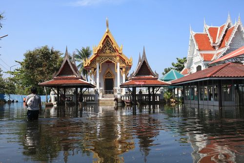 ภาพ No.4099:มูลนิธิธรรมกายช่วยภัยน้ำท่วม ปี พ.ศ.2554 ที่วัดเขียนเขต