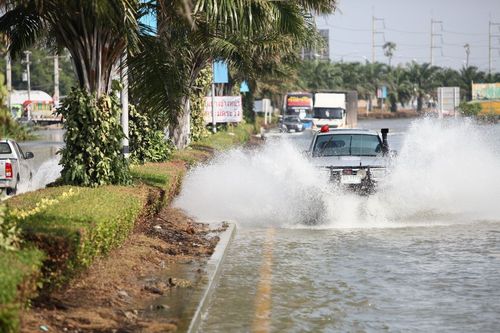 ภาพ No.4104:มูลนิธิธรรมกายช่วยภัยน้ำท่วม ปี พ.ศ.2554 ที่อ.ลาดหลุมแก้ว จ.ปทุมธานี