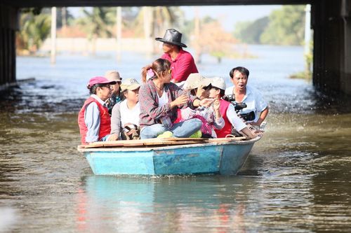 ภาพ No.4113:มูลนิธิธรรมกายช่วยภัยน้ำท่วม ปี พ.ศ.2554 ที่อ.ลาดหลุมแก้ว จ.ปทุมธานี