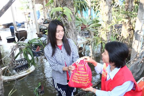 ภาพ No.4115:มูลนิธิธรรมกายช่วยภัยน้ำท่วม ปี พ.ศ.2554 ที่อ.ลาดหลุมแก้ว จ.ปทุมธานี