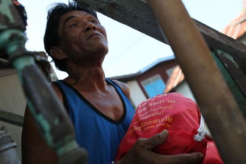 ภาพ No.4124:มูลนิธิธรรมกายช่วยภัยน้ำท่วม ปี พ.ศ.2554 ที่อ.ลาดหลุมแก้ว จ.ปทุมธานี