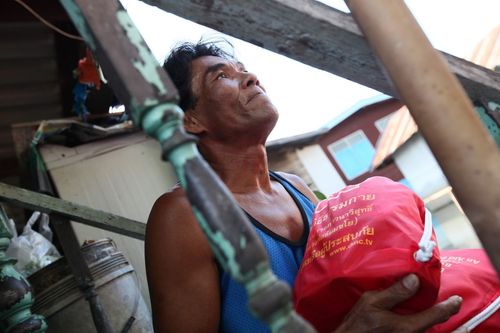 ภาพ No.4121:มูลนิธิธรรมกายช่วยภัยน้ำท่วม ปี พ.ศ.2554 ที่อ.ลาดหลุมแก้ว จ.ปทุมธานี