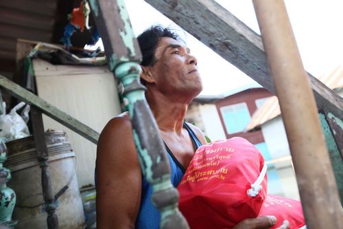 ภาพ No.4120:มูลนิธิธรรมกายช่วยภัยน้ำท่วม ปี พ.ศ.2554 ที่อ.ลาดหลุมแก้ว จ.ปทุมธานี