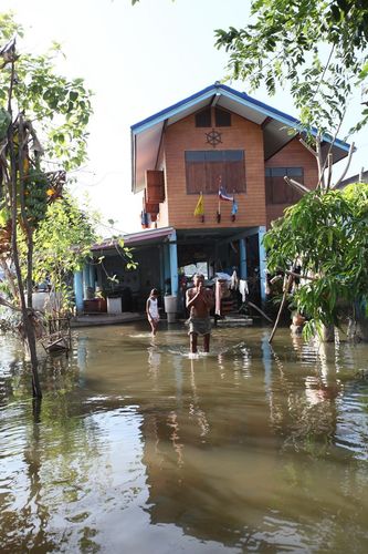 ภาพ No.4123:มูลนิธิธรรมกายช่วยภัยน้ำท่วม ปี พ.ศ.2554 ที่อ.ลาดหลุมแก้ว จ.ปทุมธานี