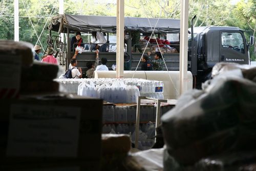 ภาพ No.4147:มูลนิธิธรรมกายช่วยภัยน้ำท่วม ปี พ.ศ.2554 ที่ศาลากลางจ.ปทุมธานีและอ.ลาดหลุมแก้ว จ.ปทุมธานี