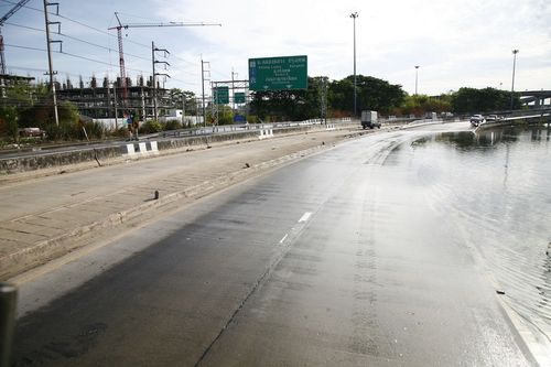 ภาพ No.4150:มูลนิธิธรรมกายช่วยภัยน้ำท่วม ปี พ.ศ.2554 ที่ศาลากลางจ.ปทุมธานีและอ.ลาดหลุมแก้ว จ.ปทุมธานี