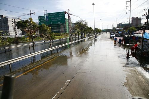 ภาพ No.4152:มูลนิธิธรรมกายช่วยภัยน้ำท่วม ปี พ.ศ.2554 ที่ศาลากลางจ.ปทุมธานีและอ.ลาดหลุมแก้ว จ.ปทุมธานี