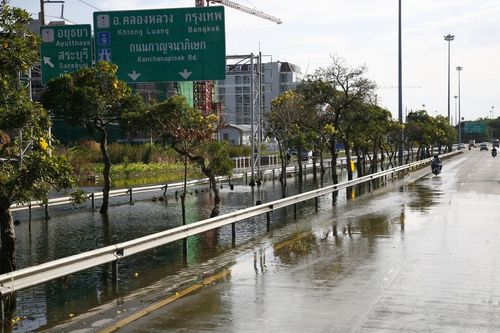 ภาพ No.4151:มูลนิธิธรรมกายช่วยภัยน้ำท่วม ปี พ.ศ.2554 ที่ศาลากลางจ.ปทุมธานีและอ.ลาดหลุมแก้ว จ.ปทุมธานี