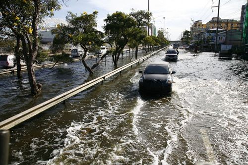 ภาพ No.4154:มูลนิธิธรรมกายช่วยภัยน้ำท่วม ปี พ.ศ.2554 ที่ศาลากลางจ.ปทุมธานีและอ.ลาดหลุมแก้ว จ.ปทุมธานี