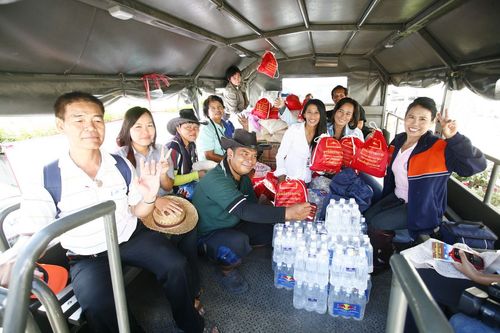 ภาพ No.4167:มูลนิธิธรรมกายช่วยภัยน้ำท่วม ปี พ.ศ.2554 ที่ศาลากลางจ.ปทุมธานีและอ.ลาดหลุมแก้ว จ.ปทุมธานี