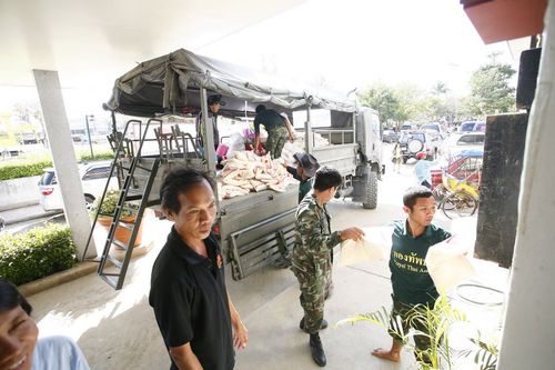 ภาพ No.4192:มูลนิธิธรรมกายช่วยภัยน้ำท่วม ปี พ.ศ.2554 ที่ศาลากลางจ.ปทุมธานีและอ.ลาดหลุมแก้ว จ.ปทุมธานี