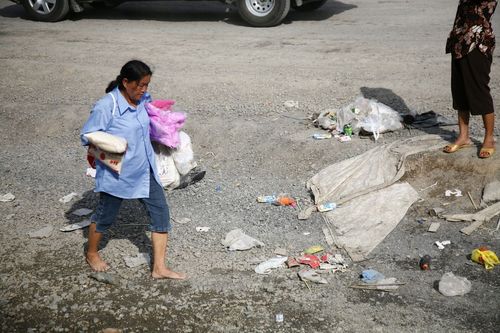 ภาพ No.4193:มูลนิธิธรรมกายช่วยภัยน้ำท่วม ปี พ.ศ.2554 ที่ศาลากลางจ.ปทุมธานีและอ.ลาดหลุมแก้ว จ.ปทุมธานี