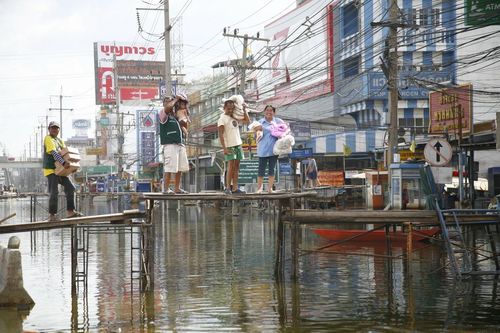 ภาพ No.4195:มูลนิธิธรรมกายช่วยภัยน้ำท่วม ปี พ.ศ.2554 ที่ศาลากลางจ.ปทุมธานีและอ.ลาดหลุมแก้ว จ.ปทุมธานี