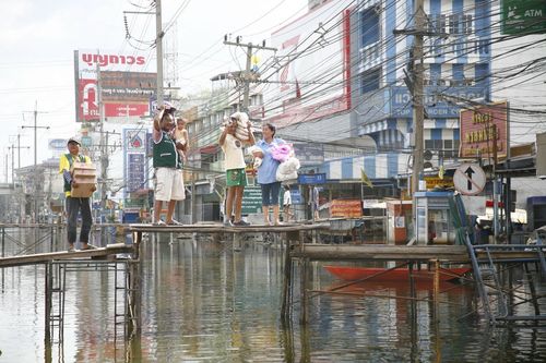 ภาพ No.4194:มูลนิธิธรรมกายช่วยภัยน้ำท่วม ปี พ.ศ.2554 ที่ศาลากลางจ.ปทุมธานีและอ.ลาดหลุมแก้ว จ.ปทุมธานี