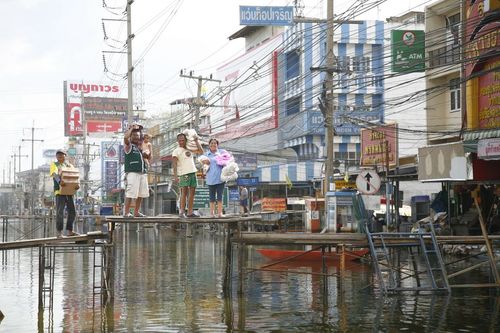 ภาพ No.4197:มูลนิธิธรรมกายช่วยภัยน้ำท่วม ปี พ.ศ.2554 ที่ศาลากลางจ.ปทุมธานีและอ.ลาดหลุมแก้ว จ.ปทุมธานี