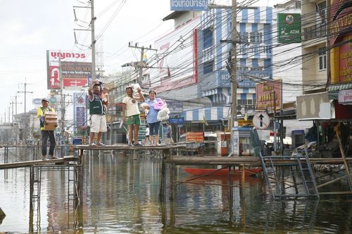 ภาพ No.4199:มูลนิธิธรรมกายช่วยภัยน้ำท่วม ปี พ.ศ.2554 ที่ศาลากลางจ.ปทุมธานีและอ.ลาดหลุมแก้ว จ.ปทุมธานี