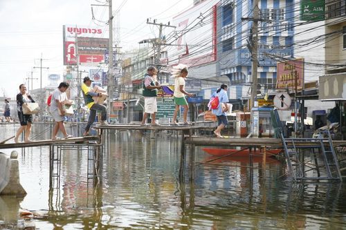 ภาพ No.4201:มูลนิธิธรรมกายช่วยภัยน้ำท่วม ปี พ.ศ.2554 ที่ศาลากลางจ.ปทุมธานีและอ.ลาดหลุมแก้ว จ.ปทุมธานี