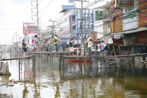 ภาพ No.4205:มูลนิธิธรรมกายช่วยภัยน้ำท่วม ปี พ.ศ.2554 ที่ศาลากลางจ.ปทุมธานีและอ.ลาดหลุมแก้ว จ.ปทุมธานี