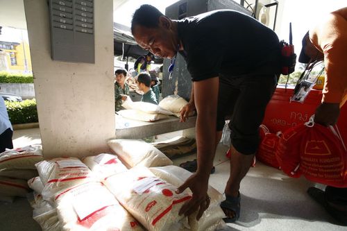 ภาพ No.4207:มูลนิธิธรรมกายช่วยภัยน้ำท่วม ปี พ.ศ.2554 ที่ศาลากลางจ.ปทุมธานีและอ.ลาดหลุมแก้ว จ.ปทุมธานี