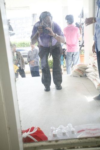 ภาพ No.4206:มูลนิธิธรรมกายช่วยภัยน้ำท่วม ปี พ.ศ.2554 ที่ศาลากลางจ.ปทุมธานีและอ.ลาดหลุมแก้ว จ.ปทุมธานี