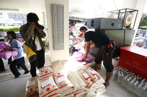 ภาพ No.4211:มูลนิธิธรรมกายช่วยภัยน้ำท่วม ปี พ.ศ.2554 ที่ศาลากลางจ.ปทุมธานีและอ.ลาดหลุมแก้ว จ.ปทุมธานี