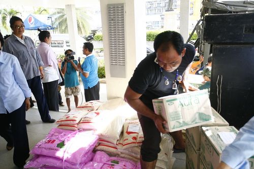 ภาพ No.4209:มูลนิธิธรรมกายช่วยภัยน้ำท่วม ปี พ.ศ.2554 ที่ศาลากลางจ.ปทุมธานีและอ.ลาดหลุมแก้ว จ.ปทุมธานี