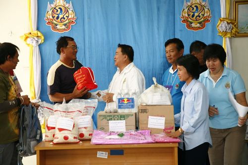 ภาพ No.4213:มูลนิธิธรรมกายช่วยภัยน้ำท่วม ปี พ.ศ.2554 ที่ศาลากลางจ.ปทุมธานีและอ.ลาดหลุมแก้ว จ.ปทุมธานี