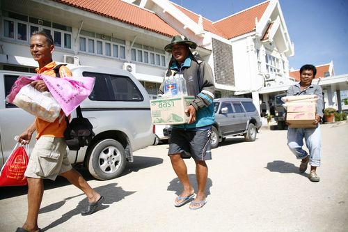 ภาพ No.4216:มูลนิธิธรรมกายช่วยภัยน้ำท่วม ปี พ.ศ.2554 ที่ศาลากลางจ.ปทุมธานีและอ.ลาดหลุมแก้ว จ.ปทุมธานี