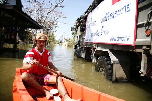 ภาพ No.4219:มูลนิธิธรรมกายช่วยภัยน้ำท่วม ปี พ.ศ.2554 ที่ศาลากลางจ.ปทุมธานีและอ.ลาดหลุมแก้ว จ.ปทุมธานี