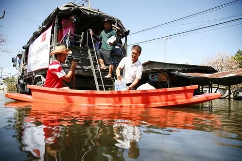 ภาพ No.4223:มูลนิธิธรรมกายช่วยภัยน้ำท่วม ปี พ.ศ.2554 ที่ศาลากลางจ.ปทุมธานีและอ.ลาดหลุมแก้ว จ.ปทุมธานี