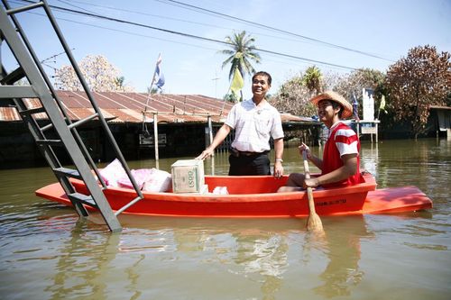 ภาพ No.4225:มูลนิธิธรรมกายช่วยภัยน้ำท่วม ปี พ.ศ.2554 ที่ศาลากลางจ.ปทุมธานีและอ.ลาดหลุมแก้ว จ.ปทุมธานี