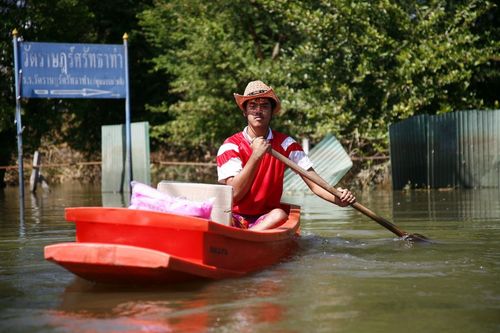 ภาพ No.4227:มูลนิธิธรรมกายช่วยภัยน้ำท่วม ปี พ.ศ.2554 ที่ศาลากลางจ.ปทุมธานีและอ.ลาดหลุมแก้ว จ.ปทุมธานี