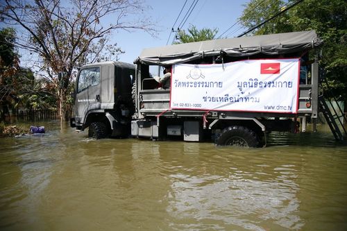 ภาพ No.4233:มูลนิธิธรรมกายช่วยภัยน้ำท่วม ปี พ.ศ.2554 ที่ศาลากลางจ.ปทุมธานีและอ.ลาดหลุมแก้ว จ.ปทุมธานี