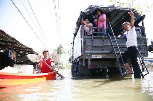 ภาพ No.4234:มูลนิธิธรรมกายช่วยภัยน้ำท่วม ปี พ.ศ.2554 ที่ศาลากลางจ.ปทุมธานีและอ.ลาดหลุมแก้ว จ.ปทุมธานี