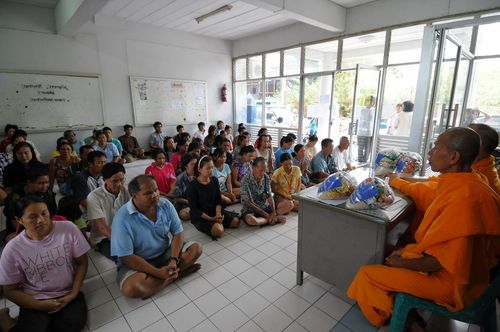 ภาพ No.4246:มูลนิธิธรรมกายช่วยภัยน้ำท่วม ปี พ.ศ.2554 ที่อ.คลองหลวง