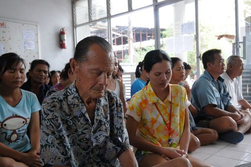 ภาพ No.4247:มูลนิธิธรรมกายช่วยภัยน้ำท่วม ปี พ.ศ.2554 ที่อ.คลองหลวง