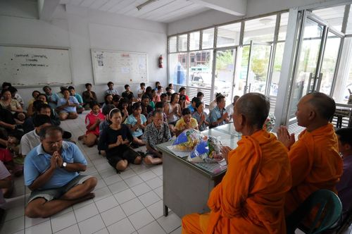 ภาพ No.4253:มูลนิธิธรรมกายช่วยภัยน้ำท่วม ปี พ.ศ.2554 ที่อ.คลองหลวง