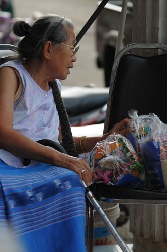 ภาพ No.4267:มูลนิธิธรรมกายช่วยภัยน้ำท่วม ปี พ.ศ.2554 ที่อ.คลองหลวง