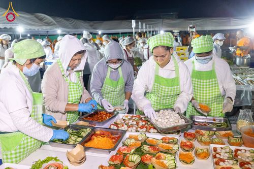 ภาพ No.289771:วันที่ 8 มกราคม พ.ศ. 2569 พิธีถวายภัตตาหารเป็นสังฆทาน แด่พระธรรมยาตรา ณ อนุสรณ์สถานคลองบางนางแท่น อ.สามพราน จ.นครปฐม ในโครงการธรรมยาตรา กตัญญูบูชา มหาปูชนียาจารย์ พระมงคลเทพมุนี(สด จนฺทสโร) พระผู้ปราบมาร อนุสรณ์สถาน 7 แห่ง ปีที่ 14