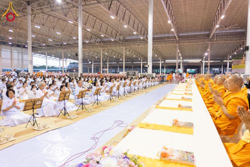 ภาพ No.279059:วันที่ 2 มกราคม พ.ศ.2569 พิธีถวายภัตตาหารเป็นสังฆทาน แด่พระธรรมยาตรา ณ วัดพระธรรมกาย ปทุมธานี ในโครงการธรรมยาตรา กตัญญูบูชา มหาปูชนียาจารย์ พระมงคลเทพมุนี(สด จนฺทสโร) พระผู้ปราบมาร อนุสรณ์สถาน 7 แห่ง ปีที่ 14