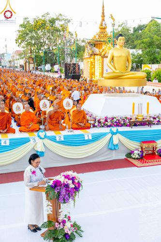 ภาพ No.311169:วันเสาร์ที่ 28 กุมภาพันธ์ พ.ศ. 2569 พิธีตักบาตรพระมหากุศล 11,250 รูป เฉลิมฉลอง 1,250 ปีศรีธรรมราชเจดีย์ สู่มรดกโลก ณ ถนนราชดำเนิน บริเวณหน้าวัดพระมหาธาตุวรมหาวิหาร อ.เมือง จ.นครศรีธรรมราช