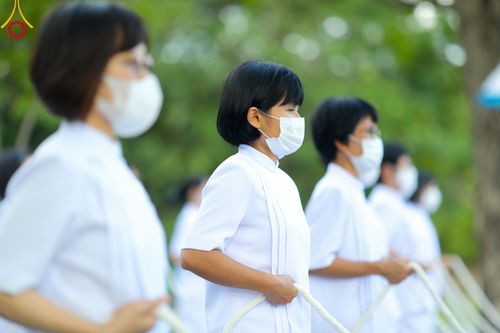 ภาพ No.89099:พิธีอัญเชิญรูปหล่อทองคำ  คุณยายอาจารย์มหารัตนอุบาสิกาจันทร์ ขนนกยูง เพื่อประดิษฐาน ณ มหาวิหารคุณยายอาจารย์ฯ เนื่องในวันครูผู้ค้นพบวิชชาธรรมกาย วันศุกร์ที่ 29 กันยายน พ.ศ. 2566